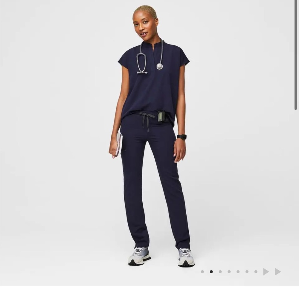 Figs women’s Navy rafaela Shirt